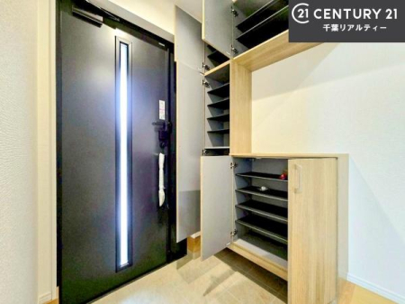 ���� �V���[�Y�{�b�N�X�t���Ȃ̂ŁA���ւ��Еt�����|�������₷���ł��I
�X�b�L���������ւŌ˂��J�����u�ԁA�������̂���S�n������Ԃ��o�}���Ă���܂��B