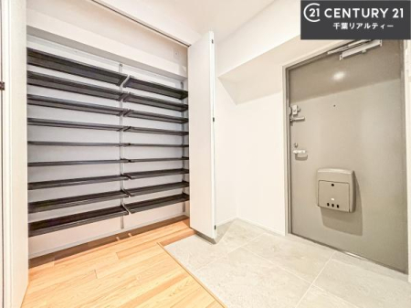 ���� �����Ղ���[�ł���V���[�Y�{�b�N�X�t���̌��ցB
���Ƒ����̌C������������܂�A��������Ƃ�����Ԃ�ۂĂ܂��B