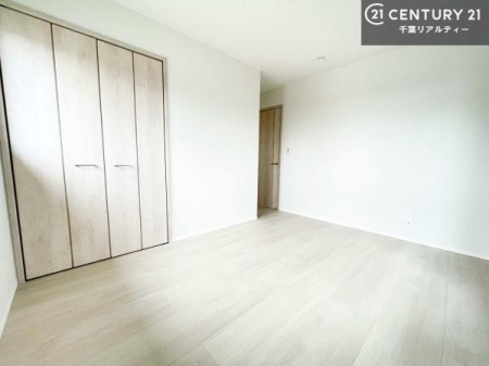 �q������ ���[�X�y�[�X�����Ă��܂��I�������X�b�L�����ڂ��鎖���ł��܂��ˁB
�Ƌ��I�΂Ȃ��V���v���ȃf�U�C���ׁ̈A�Ƌ��I�΂����C�ɓ���̋�ԍ�肪�ł������ł��ˁB