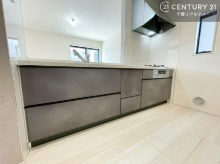 �L�b�`�� ��Ƃ肠�钲���X�y�[�X�ō�Ƃ����₷�����K�ȃL�b�`���ł��I
���q�l�ƈꏏ�ɂ��َq������y���߂�L�X�X�y�[�X�ł��B�y�����������ԂɂȂ肻���ł��ˁI