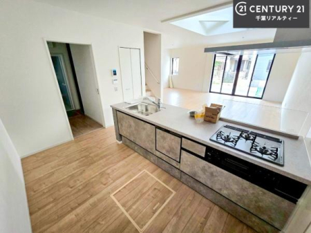 �L�b�`�� ��Ƃ肠�钲���X�y�[�X�ō�Ƃ����₷�����K�ȃL�b�`���ł��I
���q�l�ƈꏏ�ɂ��َq������y���߂�L�X�X�y�[�X�ł��B�y�����������ԂɂȂ肻���ł��ˁI