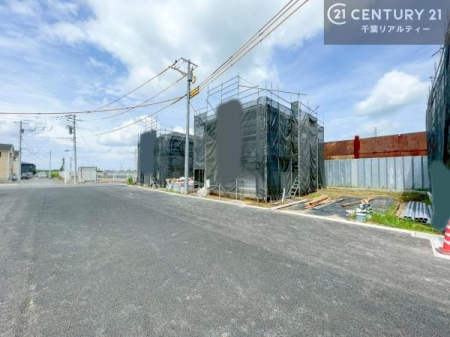 �O�ʓ��H�܂ތ��n�ʐ^ �S�䂭�܂Ō��n����������������悤�A�����ē��̂��p�ӂ������Ă���܂��B���C�y�ɂ��₢���킹�̏�A���z�̕�炵�ւ̈�������i�߂��������I