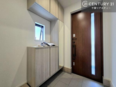 ���� �V���[�Y�{�b�N�X�t���Ȃ̂ŁA���ւ��Еt�����|�������₷���ł��I
�X�b�L���������ւŌ˂��J�����u�ԁA�������̂���S�n������Ԃ��o�}���Ă���܂��B