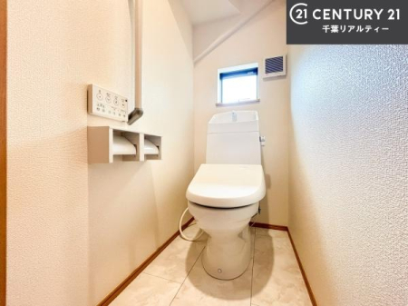 �g�C�� �������֍��ɂ��A�~��͕֍����g�����ł���̂ŗ₽���֍��ɍ��炸�ɍςފ������d�l�ł��I�V���v���ȃJ���[����Ƃ��Ă���̂ŁA������ꂪ���₷���ł��B
