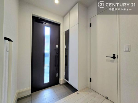 ���� �V���[�Y�{�b�N�X�t���Ȃ̂ŁA���ւ��Еt�����|�������₷���ł��I
�X�b�L���������ւŌ˂��J�����u�ԁA�������̂���S�n������Ԃ��o�}���Ă���܂��B