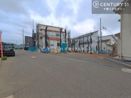 �O�ʓ��H�܂ތ��n�ʐ^ �S�䂭�܂Ō��n����������������悤�A�����ē��̂��p�ӂ������Ă���܂��B���C�y�ɂ��₢���킹�̏�A���z�̕�炵�ւ̈�������i�߂��������I