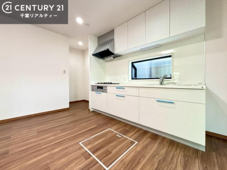 �L�b�`�� ��Ƃ肠�钲���X�y�[�X�ō�Ƃ����₷�����K�ȃL�b�`���ł��I
���q�l�ƈꏏ�ɂ��َq������y���߂�L�X�X�y�[�X�ł��B�y�����������ԂɂȂ肻���ł��ˁI
