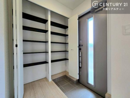 ���� �V���[�Y�{�b�N�X�t���Ȃ̂ŁA���ւ��Еt�����|�������₷���ł��I
�X�b�L���������ւŌ˂��J�����u�ԁA�������̂���S�n������Ԃ��o�}���Ă���܂��B