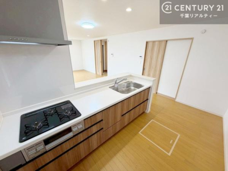 �L�b�`�� ��Ƃ肠�钲���X�y�[�X�ō�Ƃ����₷�����K�ȃL�b�`���ł��I
���q�l�ƈꏏ�ɂ��َq������y���߂�L�X�X�y�[�X�ł��B�y�����������ԂɂȂ肻���ł��ˁI
