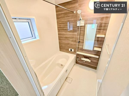 ���� �������������l�̕��͋C�̃o�X���[���́A�����o�Ă��ăo�X�^�C�����[���I
���d���撣���Ă��邲�J���ɂ��D�݂̍���̓����܂����āA�y����ł݂Ă͂������ł��傤���H