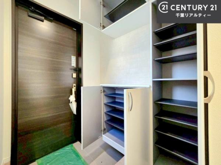 ���� �V���[�Y�{�b�N�X�t���Ȃ̂ŁA���ւ��Еt�����|�������₷���ł��I
�X�b�L���������ւŌ˂��J�����u�ԁA�������̂���S�n������Ԃ��o�}���Ă���܂��B