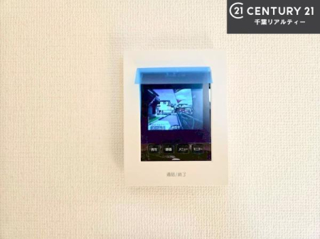 ���̑����� TV���j�^�[�t���C���^�[�z��������A�K��҂��f���Ŋm�F���Ă���Ή��ł��邽�߁A�h�Ɩʂ����S�ł��B���q�l�̂�����Ԏ��ɂ��S�����A���Ƒ��̈��S�E���S�ȕ�炵���T�|�[�g���܂��B