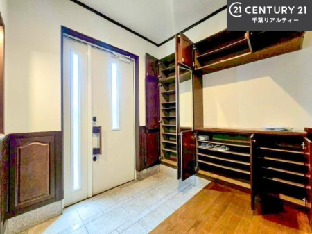 ���� �V���[�Y�{�b�N�X�t���Ȃ̂ŁA���ւ��Еt�����|�������₷���ł��I
�X�b�L���������ւŌ˂��J�����u�ԁA�������̂���S�n������Ԃ��o�}���Ă���܂��B