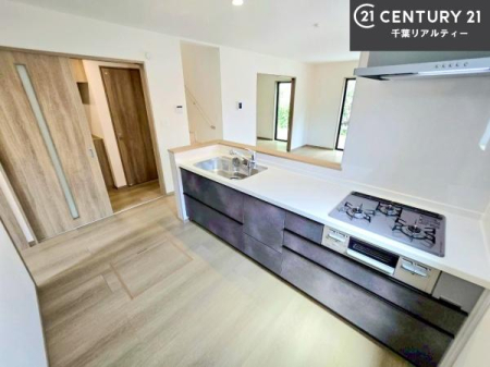 �L�b�`�� ��Ƃ肠�钲���X�y�[�X�ō�Ƃ����₷�����K�ȃL�b�`���ł��I
���q�l�ƈꏏ�ɂ��َq������y���߂�L�X�X�y�[�X�ł��B�y�����������ԂɂȂ肻���ł��ˁI