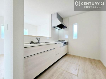 �L�b�`�� ��Ƃ肠�钲���X�y�[�X�ō�Ƃ����₷�����K�ȃL�b�`���ł��I
���q�l�ƈꏏ�ɂ��َq������y���߂�L�X�X�y�[�X�ł��B�y�����������ԂɂȂ肻���ł��ˁI