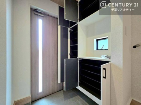 ���� �V���[�Y�{�b�N�X�t���Ȃ̂ŁA���ւ��Еt�����|�������₷���ł��I
�X�b�L���������ւŌ˂��J�����u�ԁA�������̂���S�n������Ԃ��o�}���Ă���܂��B