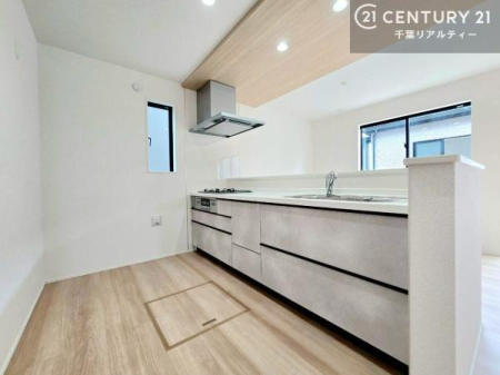 �L�b�`�� ��Ƃ肠�钲���X�y�[�X�ō�Ƃ����₷�����K�ȃL�b�`���ł��I
���q�l�ƈꏏ�ɂ��َq������y���߂�L�X�X�y�[�X�ł��B�y�����������ԂɂȂ肻���ł��ˁI
