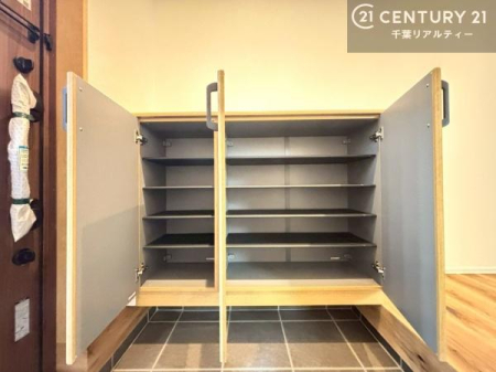 ���� �V���[�Y�{�b�N�X�t���Ȃ̂ŁA���ւ��Еt�����|�������₷���ł��I
�X�b�L���������ւŌ˂��J�����u�ԁA�������̂���S�n������Ԃ��o�}���Ă���܂��B