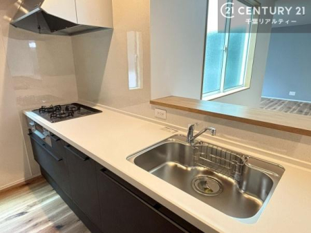 �L�b�`�� ��Ƃ����₷���V�X�e���L�b�`���ł��I���[���t���Ă���̂ŁA�����X�y�[�X�ɕ���u���Ȃ��čς݂܂��I
�L�X�g���āA���K�ɍ�Ƃ��ł��܂��I