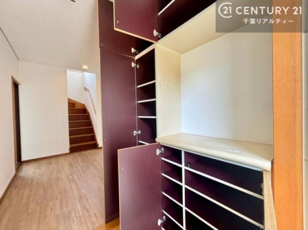 ���� �V���[�Y�{�b�N�X�t���Ȃ̂ŁA���ւ��Еt�����|�������₷���ł��I
�X�b�L���������ւŌ˂��J�����u�ԁA�������̂���S�n������Ԃ��o�}���Ă���܂��B