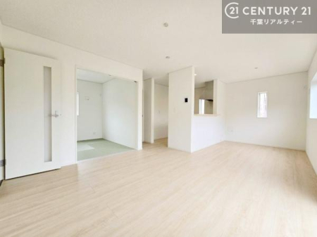 ���r���O �S�n�ǂ����r���O�͉Ƒ������R�ƏW�܂�܂��B�Ƒ��c�R�̎��Ԃ����������ł��B���Ƒ��ƁA����w�[���������Ԃ��߂��������ł��ˁB