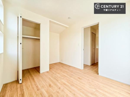 �q������ ���[�X�y�[�X�����Ă��܂��I�������X�b�L�����ڂ��鎖���ł��܂��ˁB
�Ƌ��I�΂Ȃ��V���v���ȃf�U�C���ׁ̈A�Ƌ��I�΂����C�ɓ���̋�ԍ�肪�ł������ł��ˁB