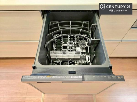�L�b�`�� �H��@�t���̃L�b�`���ł��I�Z���������r��h�~�Ƃ��đ�ϊ��􂷂�֗��Ȏd�l�ł��I�r���g�C���Ȃ̂ŃL�b�`���̏ꏊ����炸�����X�y�[�X���L���g�����Ƃ��o���܂��I