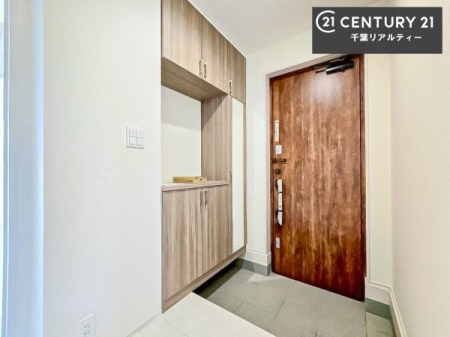 ���� �V���[�Y�{�b�N�X�t���Ȃ̂ŁA���ւ��Еt�����|�������₷���ł��I
�X�b�L���������ւŌ˂��J�����u�ԁA�������̂���S�n������Ԃ��o�}���Ă���܂��B