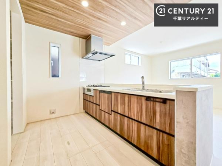 �L�b�`�� ��Ƃ肠�钲���X�y�[�X�ō�Ƃ����₷�����K�ȃL�b�`���ł��I
���q�l�ƈꏏ�ɂ��َq������y���߂�L�X�X�y�[�X�ł��B�y�����������ԂɂȂ肻���ł��ˁI