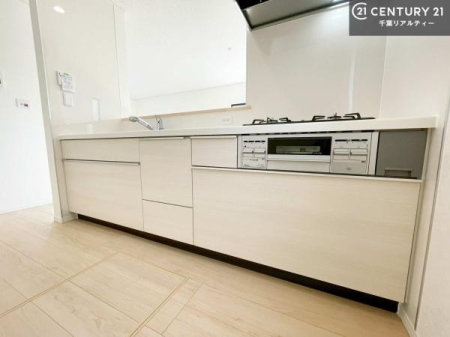 �L�b�`�� ��l�C�̑Ζʎ��V�X�e���L�b�`�����̗p���Ă��܂��I���Ƒ��̃R�~���j�P�[�V���������R�Ƒ�����݌v�ł��B
���q�l�ɂ��ڂ��͂��̂Ŋ������ł��ˁI�L�X�g���ĉ��K�ō�Ƃ��i�݂܂��B