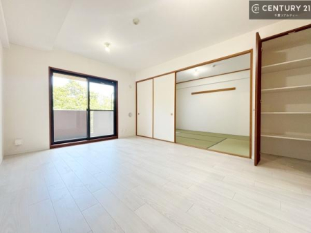 ���r���O �傫�ȑ����炽���Ղ�̗z���������閾�邢���r���O�B�J�����̂��郊�r���O�ŉƑ��c���̂��났�̎��Ԃ��߂����܂��I