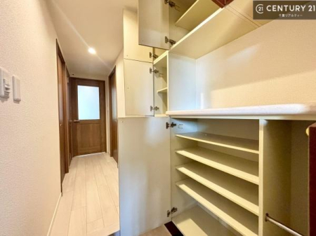 ���� �V���[�Y�{�b�N�X�t���Ȃ̂ŁA���ւ��Еt�����|�������₷���ł��I
�X�b�L���������ւŌ˂��J�����u�ԁA�������̂���S�n������Ԃ��o�}���Ă���܂��B
