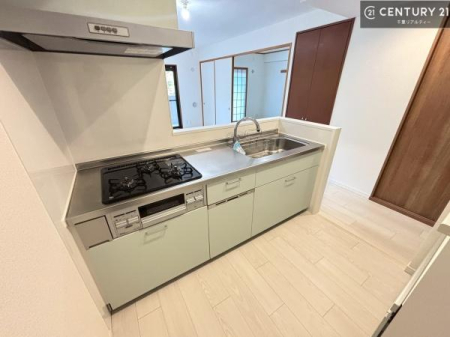�L�b�`�� ��Ƃ肠�钲���X�y�[�X�ō�Ƃ����₷�����K�ȃL�b�`���ł��I
���q�l�ƈꏏ�ɂ��َq������y���߂�L�X�X�y�[�X�ł��B�y�����������ԂɂȂ肻���ł��ˁI