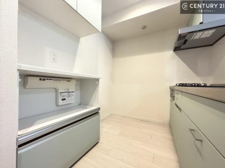 �L�b�`�� ��l�C�̑Ζʎ��V�X�e���L�b�`�����̗p���Ă��܂��I���Ƒ��̃R�~���j�P�[�V���������R�Ƒ�����݌v�ł��B
���q�l�ɂ��ڂ��͂��̂Ŋ������ł��ˁI�L�X�g���ĉ��K�ō�Ƃ��i�݂܂��B
