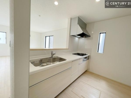 �L�b�`�� ��Ƃ肠�钲���X�y�[�X�ō�Ƃ����₷�����K�ȃL�b�`���ł��I
���q�l�ƈꏏ�ɂ��َq������y���߂�L�X�X�y�[�X�ł��B�y�����������ԂɂȂ肻���ł��ˁI