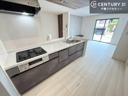 �L�b�`�� ��Ƃ����₷���V�X�e���L�b�`���ł��I���[���t���Ă���̂ŁA�����X�y�[�X�ɕ���u���Ȃ��čς݂܂��I
�L�X�g���āA���K�ɍ�Ƃ��ł��܂��I