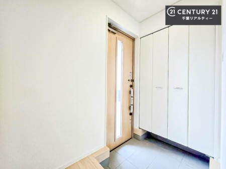���� �V���[�Y�{�b�N�X�t���Ȃ̂ŁA���ւ��Еt�����|�������₷���ł��I
�X�b�L���������ւŌ˂��J�����u�ԁA�������̂���S�n������Ԃ��o�}���Ă���܂��B