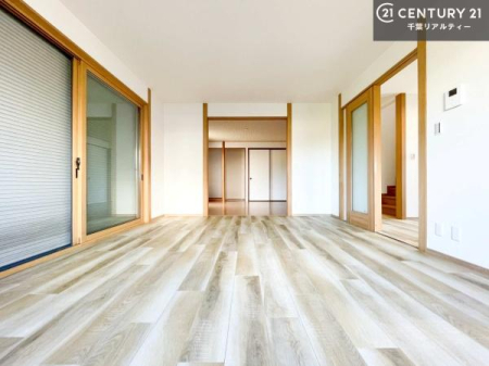 ���r���O �S�n�ǂ����r���O�͉Ƒ������R�ƏW�܂�܂��B�Ƒ��c�R�̎��Ԃ����������ł��B���Ƒ��ƁA����w�[���������Ԃ��߂��������ł��ˁB