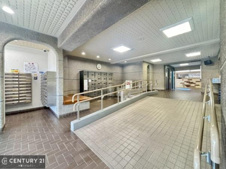 �G���g�����X �Z�܂��̊�ɂӂ��킵���A���邭�������ꂽ�G���g�����X�B
�K������S�n�悭�}�������A�㎿�ȋ�Ԃł��B