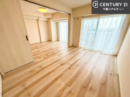 �m�� �o���R�j�[�ɖʂ��Ă���m���ł��B���邭�����肪����A���C����������ł��܂��I���N���āA�O�ɏo�Ĕw�L�т����[�ċz�����ǂ������}������邱�Ƃ��ł��܂��B