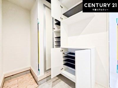 ���� �V���[�Y�{�b�N�X�t���Ȃ̂ŁA���ւ��Еt�����|�������₷���ł��I
�X�b�L���������ւŌ˂��J�����u�ԁA�������̂���S�n������Ԃ��o�}���Ă���܂��B