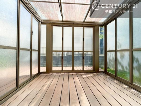 ���̑����� �T�����[����������Z�܂��Ȃ�ł͂̉��K�ȕ�炵�������B
�V����C�ɂ������󕨂�������ق��A�ԕ��≩���΍�ɂ��֗��ȋ�Ԃł��B