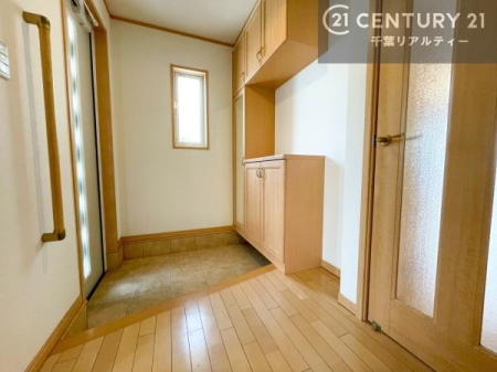 ���� �V���[�Y�{�b�N�X�t���Ȃ̂ŁA���ւ��Еt�����|�������₷���ł��I
�X�b�L���������ւŌ˂��J�����u�ԁA�������̂���S�n������Ԃ��o�}���Ă���܂��B