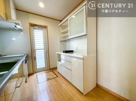 �L�b�`�� ��Ƃ肠�钲���X�y�[�X�ō�Ƃ����₷�����K�ȃL�b�`���ł��I
���q�l�ƈꏏ�ɂ��َq������y���߂�L�X�X�y�[�X�ł��B�y�����������ԂɂȂ肻���ł��ˁI