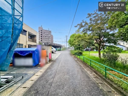 �O�ʓ��H�܂ތ��n�ʐ^ �S�䂭�܂Ō��n����������������悤�A�����ē��̂��p�ӂ������Ă���܂��B���C�y�ɂ��₢���킹�̏�A���z�̕�炵�ւ̈�������i�߂��������I