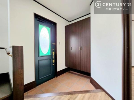 ���� �V���[�Y�{�b�N�X�t���Ȃ̂ŁA���ւ��Еt�����|�������₷���ł��I
�X�b�L���������ւŌ˂��J�����u�ԁA�������̂���S�n������Ԃ��o�}���Ă���܂��B