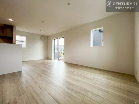 ���r���O �S�n�ǂ����r���O�͉Ƒ������R�ƏW�܂�܂��B�Ƒ��c�R�̎��Ԃ����������ł��B���Ƒ��ƁA����w�[���������Ԃ��߂��������ł��ˁB