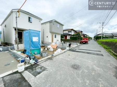 �O�ʓ��H�܂ތ��n�ʐ^ �S�䂭�܂Ō��n����������������悤�A�����ē��̂��p�ӂ������Ă���܂��B���C�y�ɂ��₢���킹�̏�A���z�̕�炵�ւ̈�������i�߂��������I