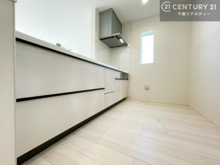 �L�b�`�� ��Ƃ肠�钲���X�y�[�X�ō�Ƃ����₷�����K�ȃL�b�`���ł��I
���q�l�ƈꏏ�ɂ��َq������y���߂�L�X�X�y�[�X�ł��B�y�����������ԂɂȂ肻���ł��ˁI
