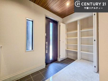 ���� �V���[�Y�{�b�N�X�t���Ȃ̂ŁA���ւ��Еt�����|�������₷���ł��I
�X�b�L���������ւŌ˂��J�����u�ԁA�������̂���S�n������Ԃ��o�}���Ă���܂��B